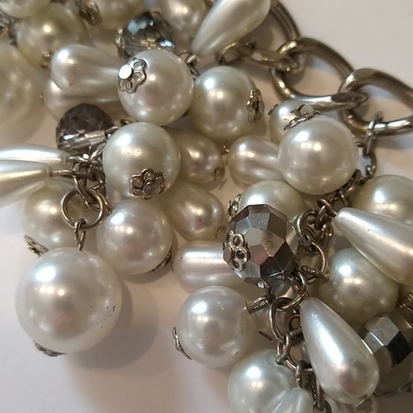 Jules Chunky Pearl Drop beaded Bib Necklace - Picture 13 of 16